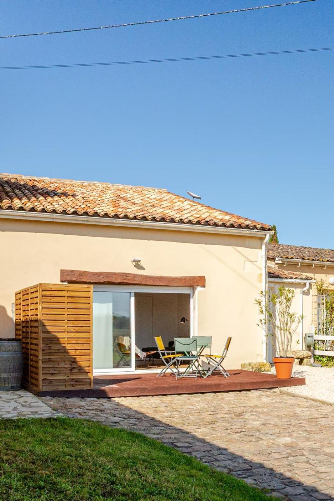 Guesthouse Les Maurins Saint-Sulpice-de-Faleyrens Exterior photo
