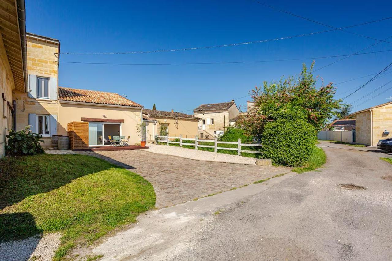 Guesthouse Les Maurins Saint-Sulpice-de-Faleyrens Exterior photo