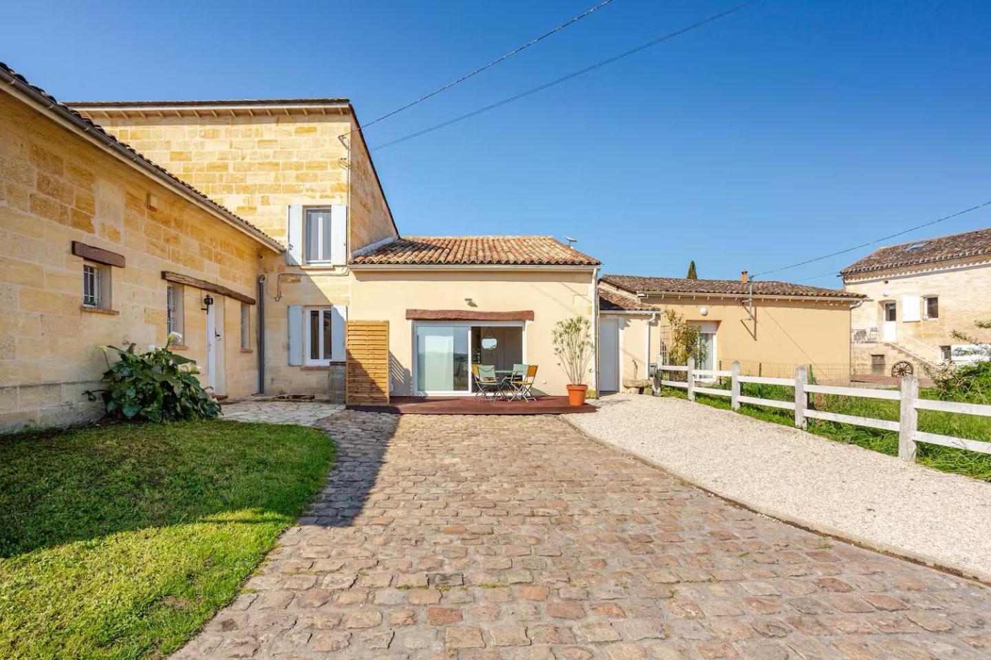 Guesthouse Les Maurins Saint-Sulpice-de-Faleyrens Exterior photo