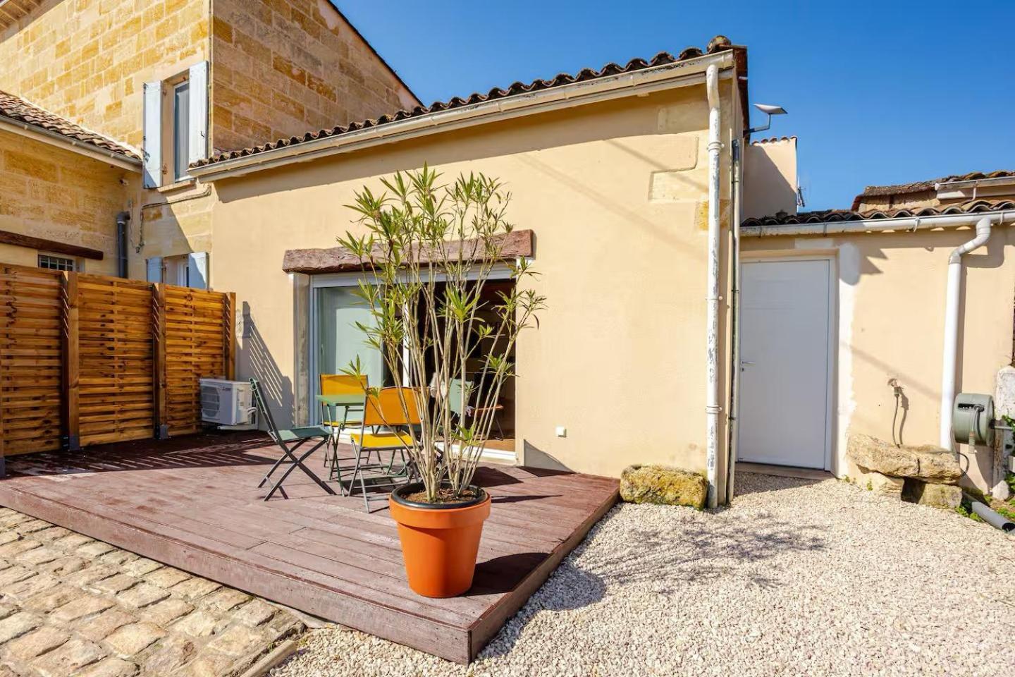 Guesthouse Les Maurins Saint-Sulpice-de-Faleyrens Exterior photo